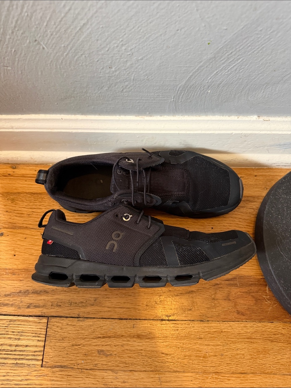 On Running Cloud Women’s Athletic Shoes — Black